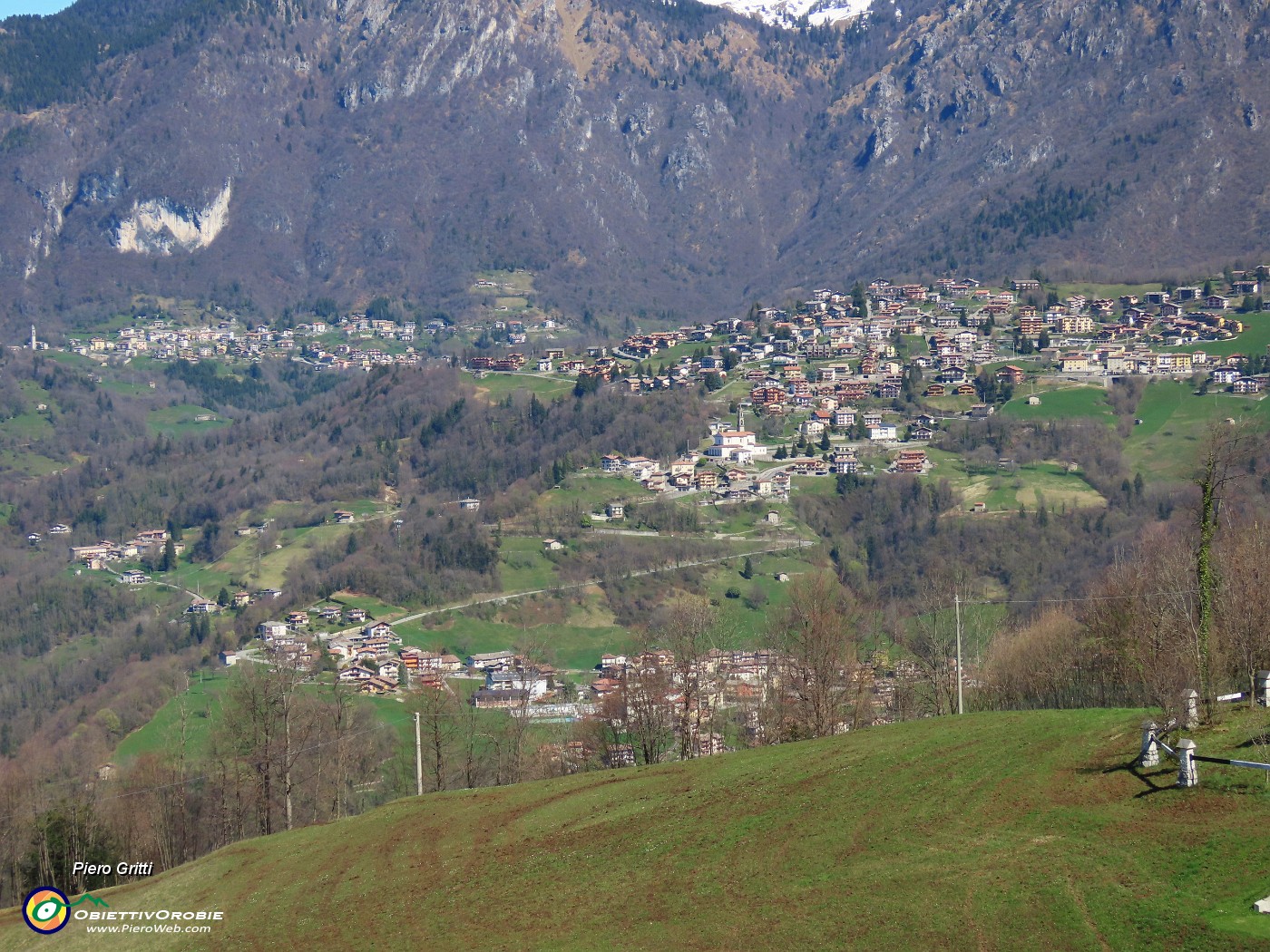 78 Zoom verso Cornalba e Costa Serina.JPG